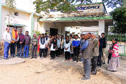 पूर्व प्रधानमंत्री डॉ. मनमोहन सिंह के निधन पर कर्णपुरा महाविद्यालय में हुई शोक सभा