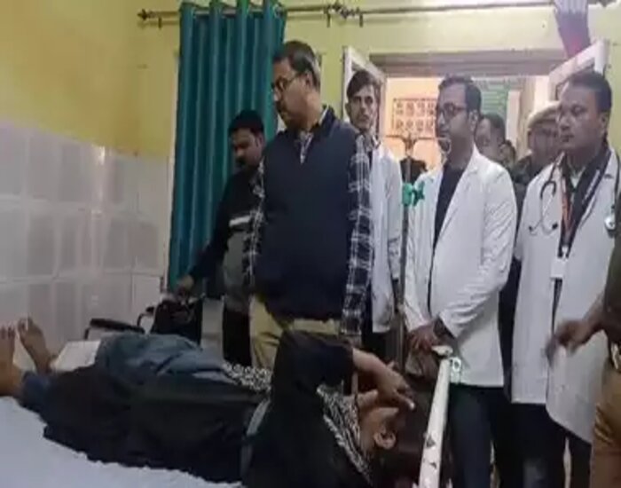 बिहार से घूमने आए स्कूली बच्चों की बस कुशीनगर में पलटी, 11 छात्रा और छात्राएं घायल