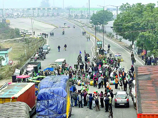 किसान संगठनों के अह्वान पर पंजाब बंद, रेल व सड़क यातायात प्रभावित