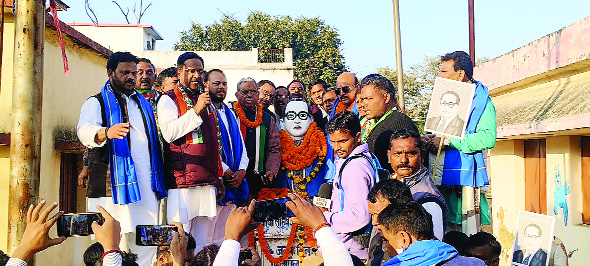 जब तक गृहमंत्री अमित शाह इस्तीफा नही देंगे विरोध प्रदर्शन जारी रहेगा : केशव महतो कमलेश