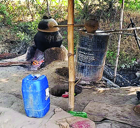 करियातपुर व धनवार पंचायत के कई गांवों में बनता है अवैध रूप से महुआ शराब