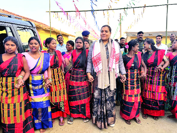 बोकारो में विधायक ने सोहराय पर्व पर आदिवासी समुदाय की संस्कृति को सराहा