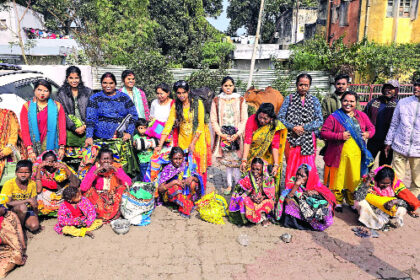 ह्यूमैनिटी प्रोग्रेसिव हैंड्स फाउंडेशन ने जरूरतमंदों के बीच कंबल और साड़ी का किया वितरण