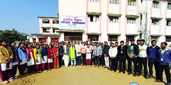 भारतीय ज्ञान परंपरा मूल्यपरक और कृत्रिम मेधा व्यावसायिक है : डॉ जंग बहादुर पाण्डेय