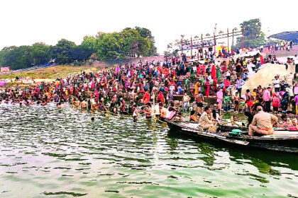 मकर संक्रांति पर तातलोई गर्म जल कुंड में हजारों श्रद्धालुओं ने लगाई आस्था की डुबकी