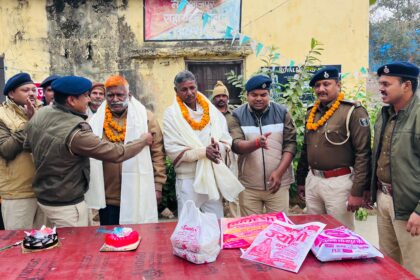 नया भोजपुर में रिटायर्ड और प्रमोटेड पुलिसकर्मियों के लिए सम्मान समारोह आयोजित किया गया