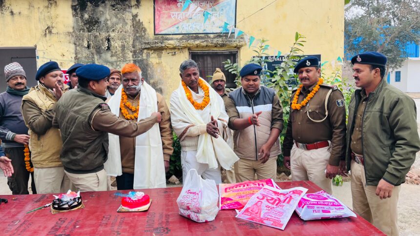 नया भोजपुर में रिटायर्ड और प्रमोटेड पुलिसकर्मियों के लिए सम्मान समारोह आयोजित किया गया