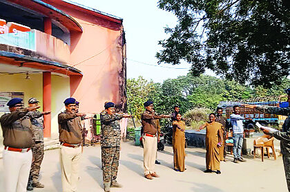 थाना परिसर में सड़क सुरक्षा को लेकर शपथ ग्रहण का हुआ आयोजन