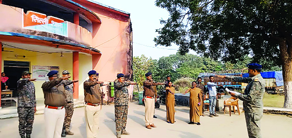 थाना परिसर में सड़क सुरक्षा को लेकर शपथ ग्रहण का हुआ आयोजन